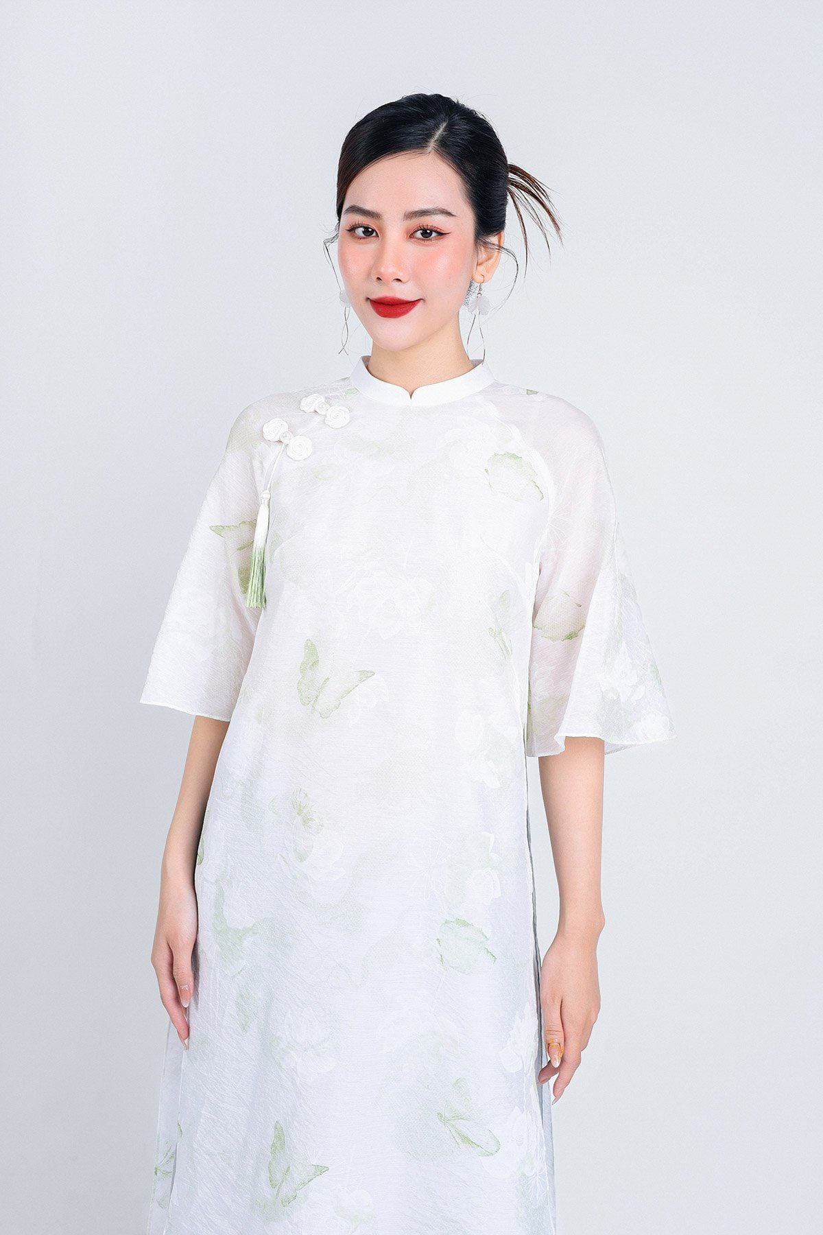 BDA50161 - Áo dài cách tân vải tơ dáng suông hai tà cổ tàu tay loe thân áo phối dây tua rua trang trí khoá thân sau - Ảnh 43