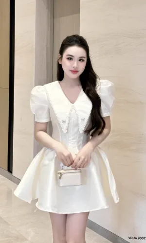 Alternative view of Váy đầm nữ chữ a tafta bồng cổ nhọn chít viền ban