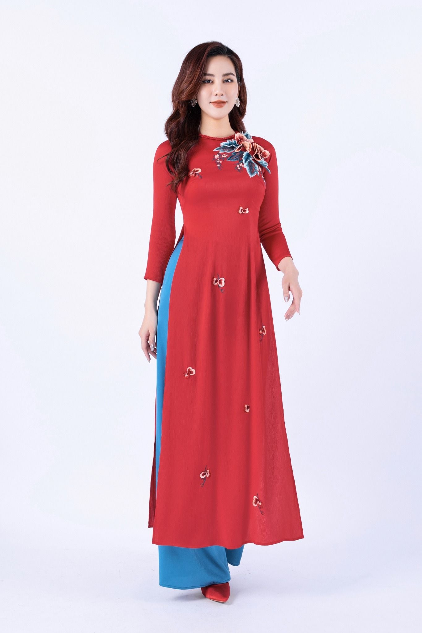 BDA50150 - Áo dài truyền thống vải lụa dáng ôm cổ tròn tết tạo kiểu thân đính hoa 3D trang trí khóa thân sau - Ảnh 19