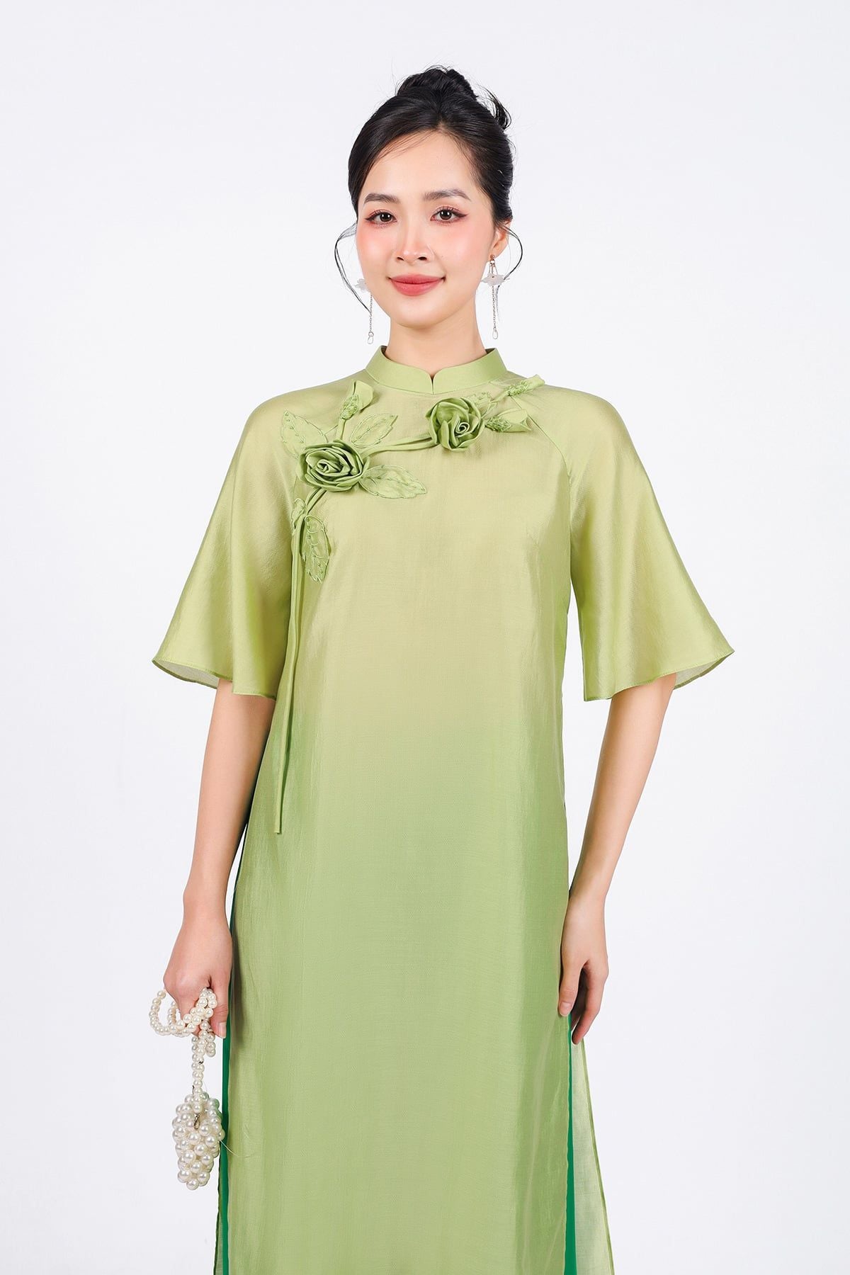 BDA50165 - Áo dài cách tân vải tơ dáng suông hai tà cổ tàu tay áo giác lăng thân áo đính hoa 3D cao cấp - Ảnh 37