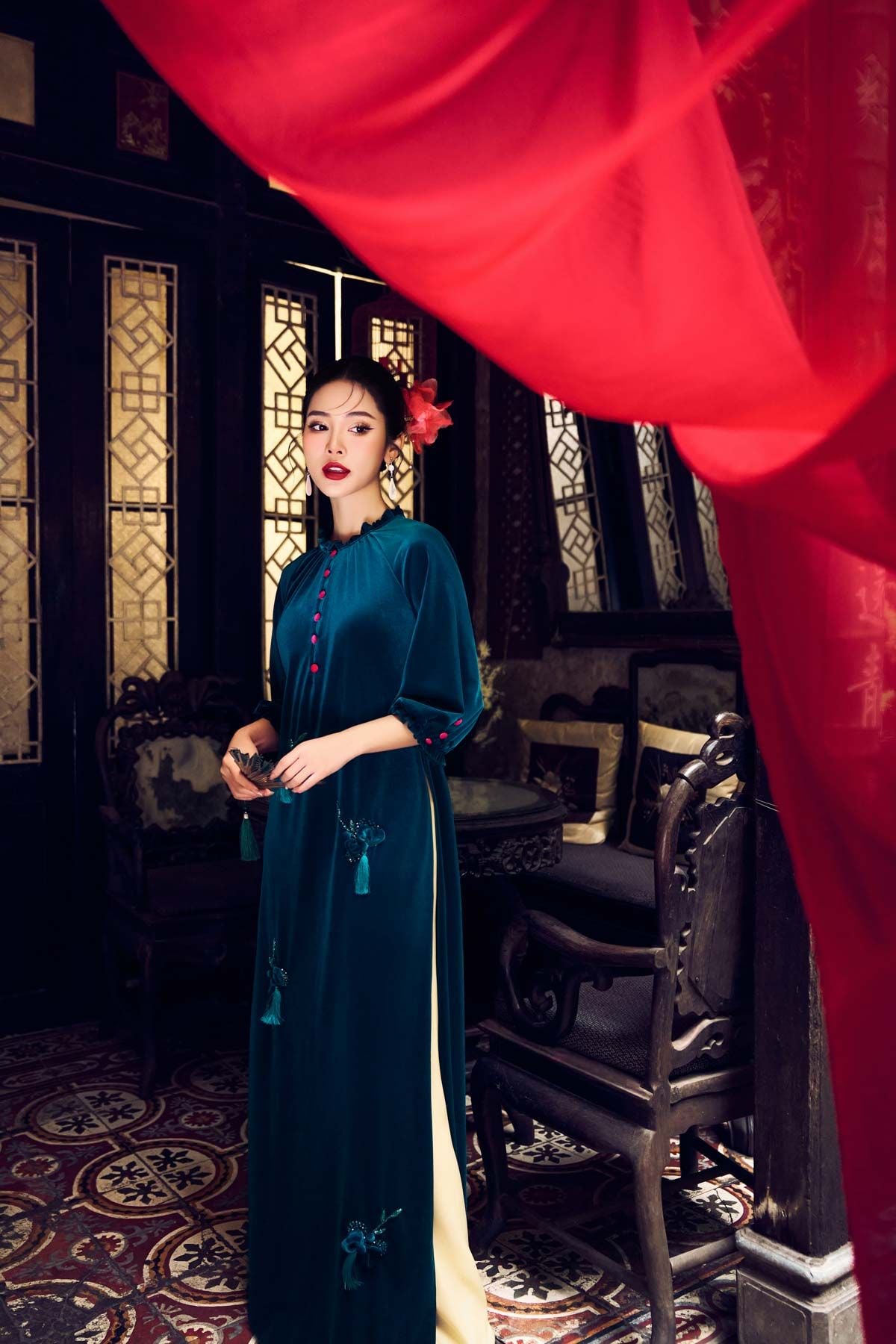 BDA50168 - Áo dài dáng suông vải nhung cổ tròn tay lửng ngực áo đính khuy bọc tạo kiểu thân áo phối tua rua thời trang - Ảnh 27