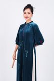 BDA50168 - Áo dài dáng suông vải nhung cổ tròn tay lửng ngực áo đính khuy bọc tạo kiểu thân áo phối tua rua thời trang - Ảnh 49
