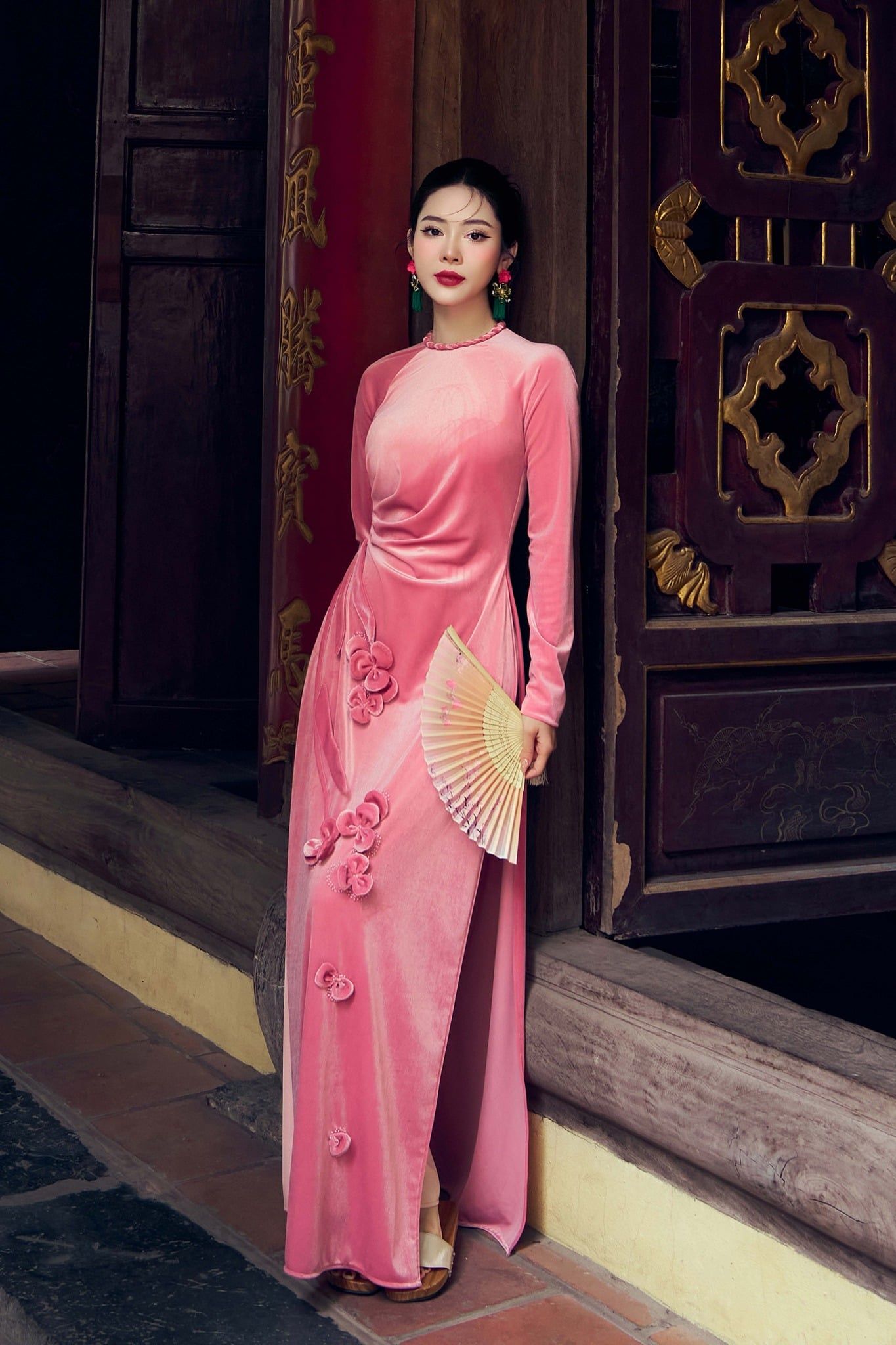 BDA90169 - Áo dài truyền thống vải nhung dáng ôm cổ tròn thân đính hoa 3D cao cấp - Ảnh 28