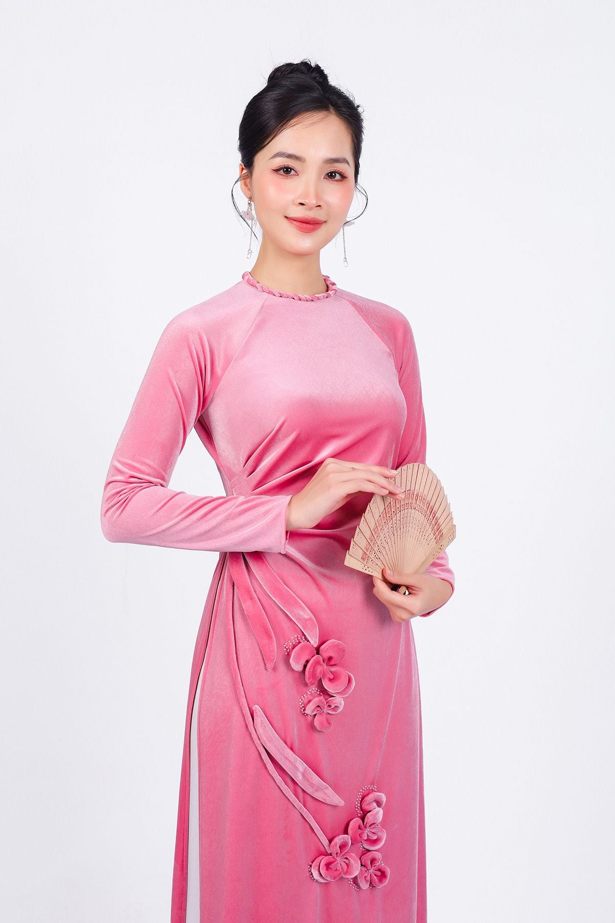 BDA90169 - Áo dài truyền thống vải nhung dáng ôm cổ tròn thân đính hoa 3D cao cấp - Ảnh 35
